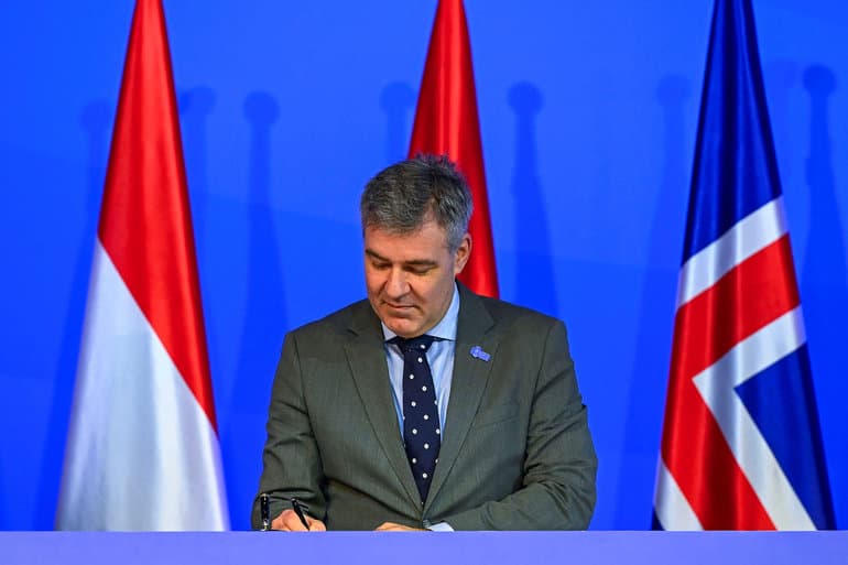 Jonas Walzberg/Reuters